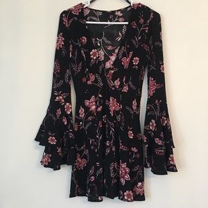 Forever 21 Flutter Sleeve Bohemian Mini Small
